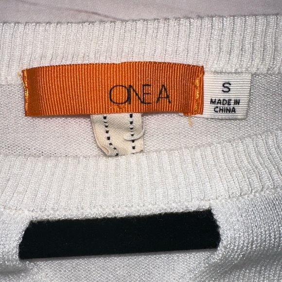 One A White Long Sleeve Tunic - Picture 5 of 6